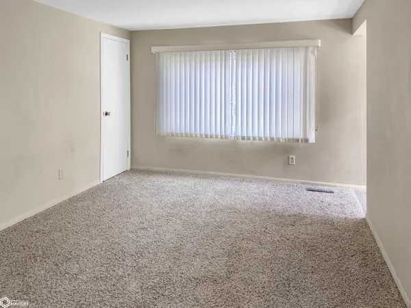 608 Douglas AVE, Ackley, IA 50601