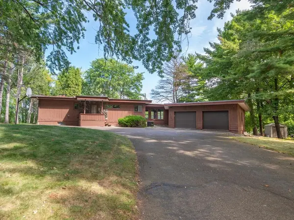 16740 S Shore LN, Eden Prairie, MN 55346