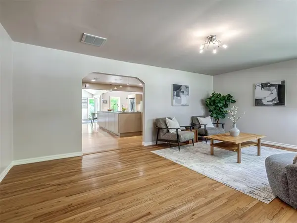 1102 McNamee ST, Norman, OK 73069