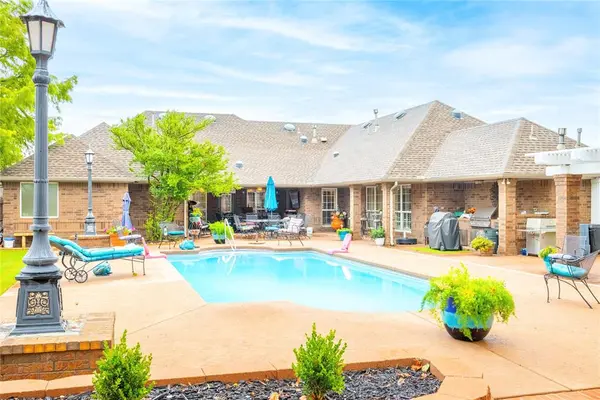 107 Clubhouse DR, Elk City, OK 73644