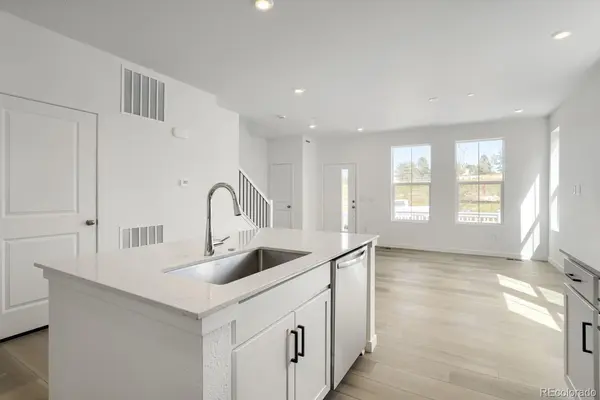 7635 S Mobile WAY, Centennial, CO 80016