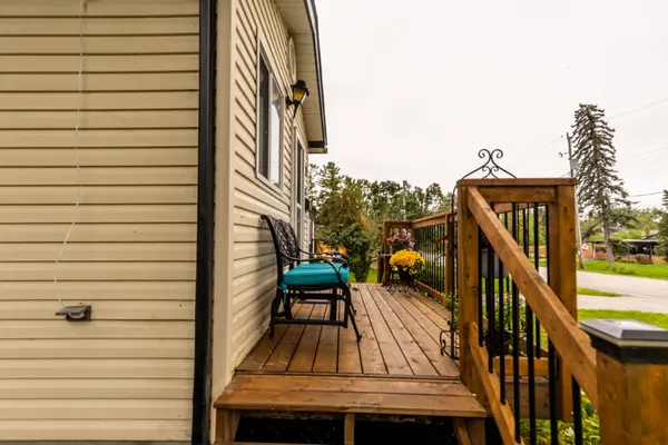 22 Creighton ST S, Orillia, ON L3V 1A8