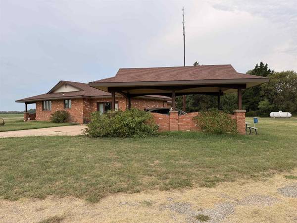 616 W US Hwy 160, Harper, KS 67058
