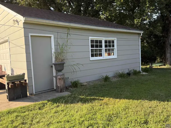 4700 SW 28th ST, Topeka, KS 66614