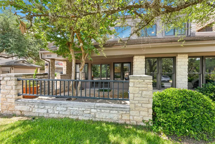 103 Birdie DR, The Hills, TX 78738