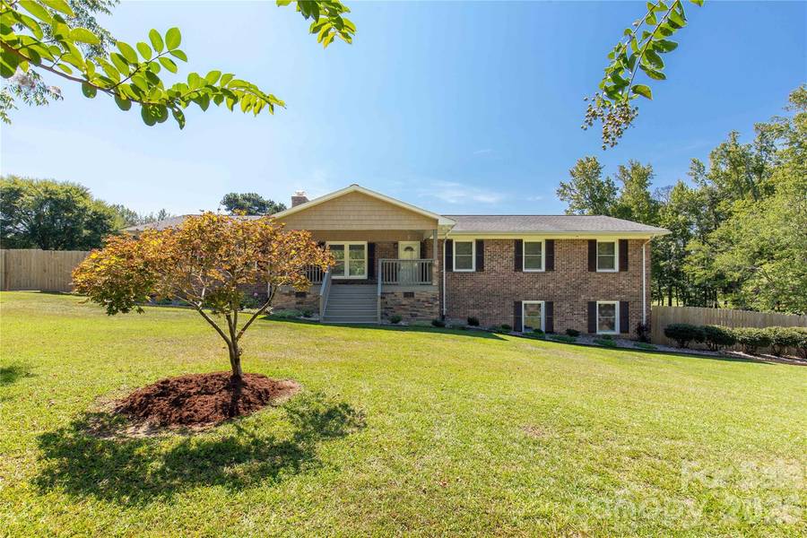 613 W Doc Garris RD, Lancaster, SC 29720