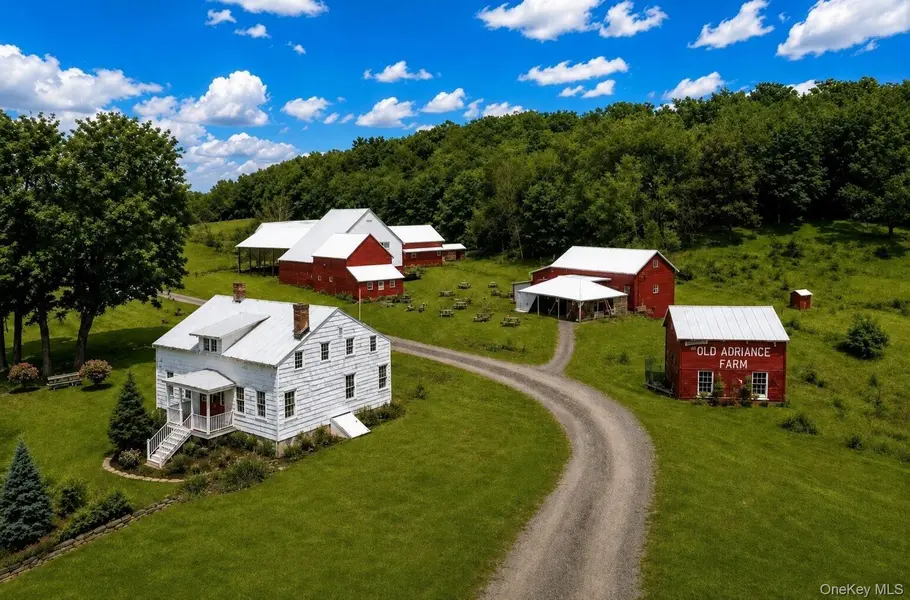 148 N Creek RD, Staatsburg, NY 12580