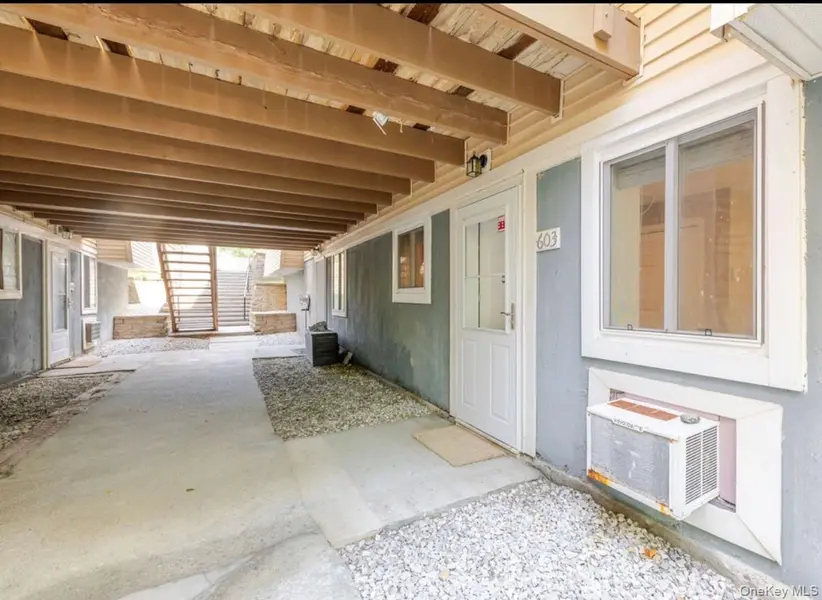 603 Fox Run LN, Carmel, NY 10512