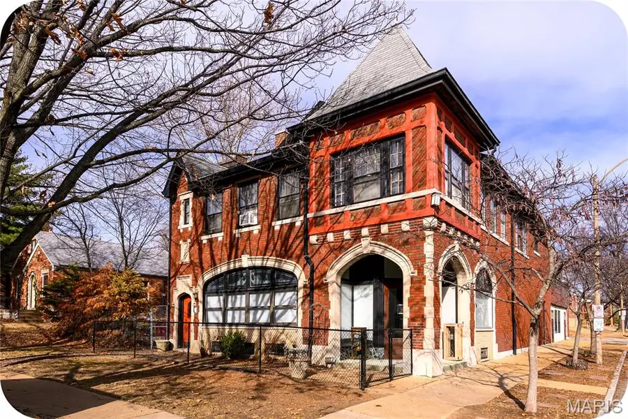 5001 Pernod AVE, St Louis, MO 63139