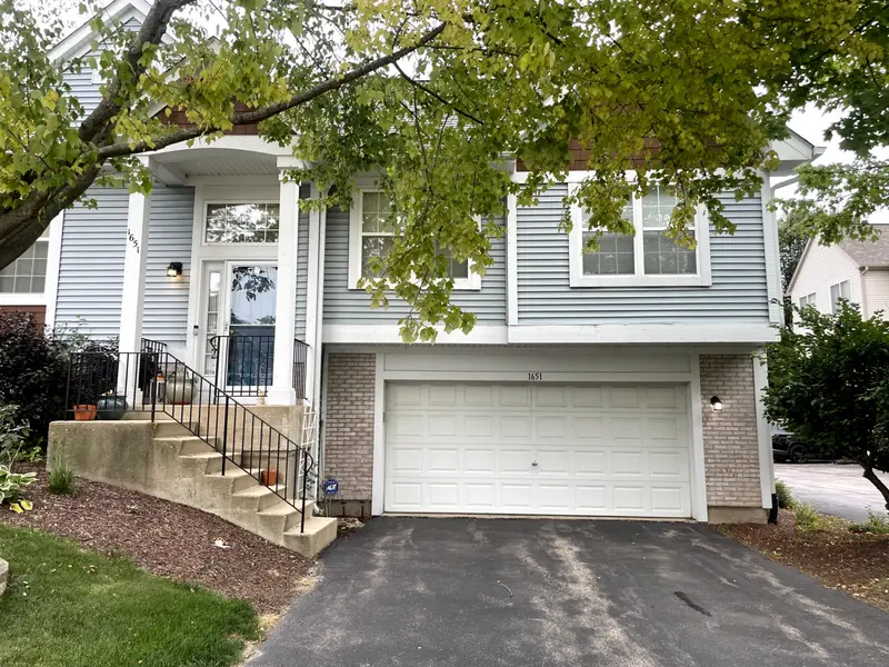 1651 Apple Tree LN, West Chicago, IL 60185