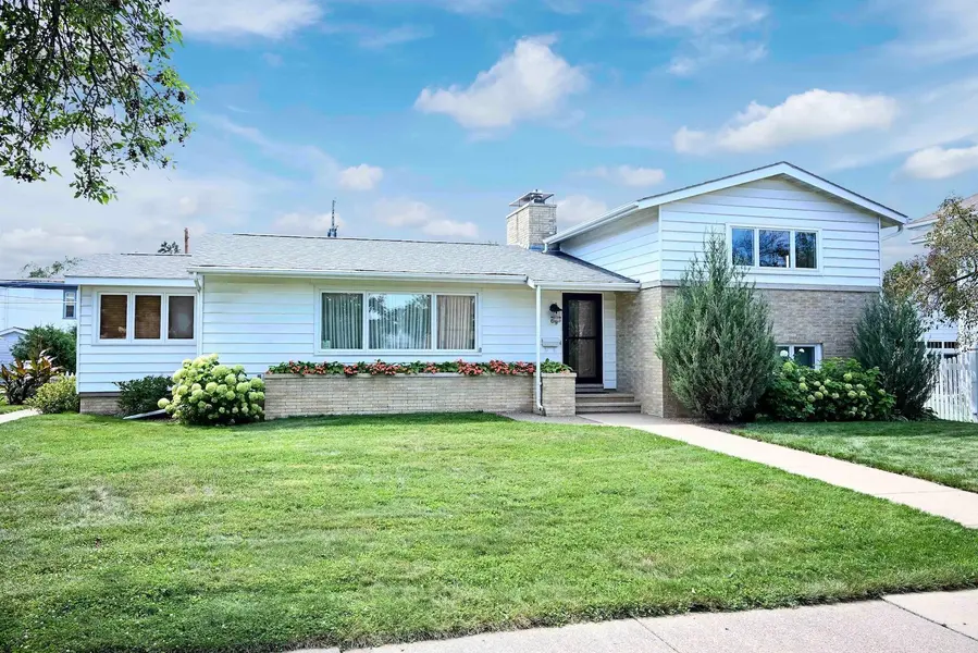 65 E Broadway ST, Winona, MN 55987