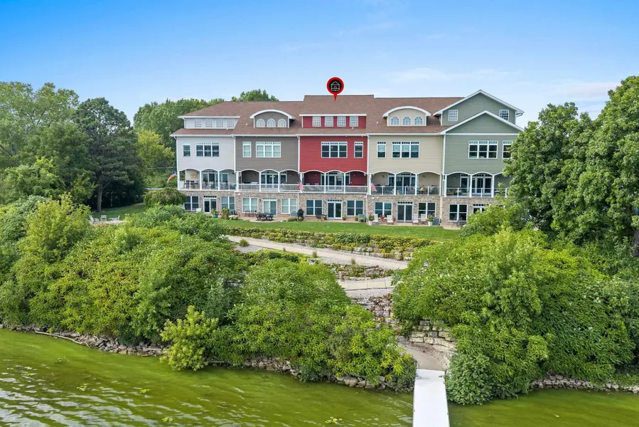 2119 LOST DAUPHIN RD, De Pere, WI 54115