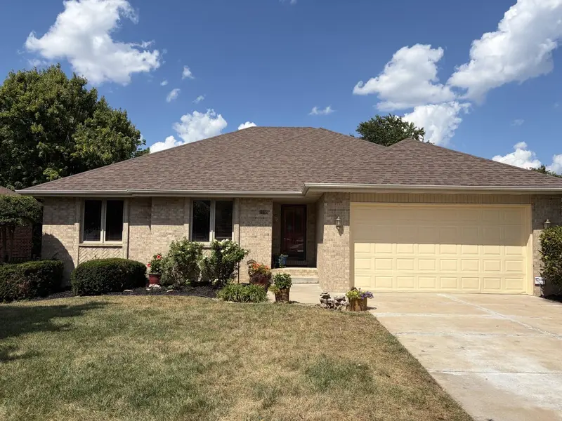 1099 E Nottingham LN, Springfield, MO 65810