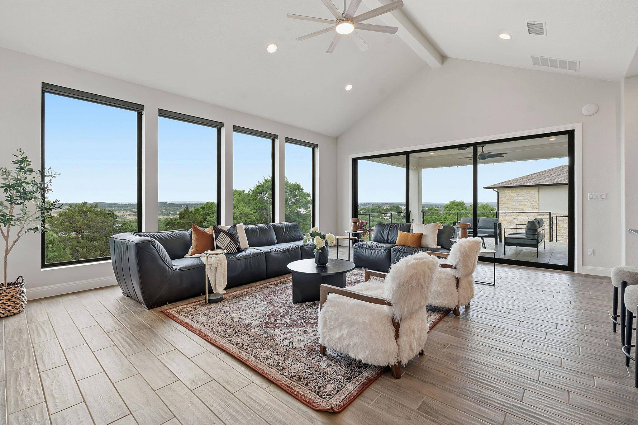 2414 Sunset Vista CIR #32, Spicewood, TX 78669