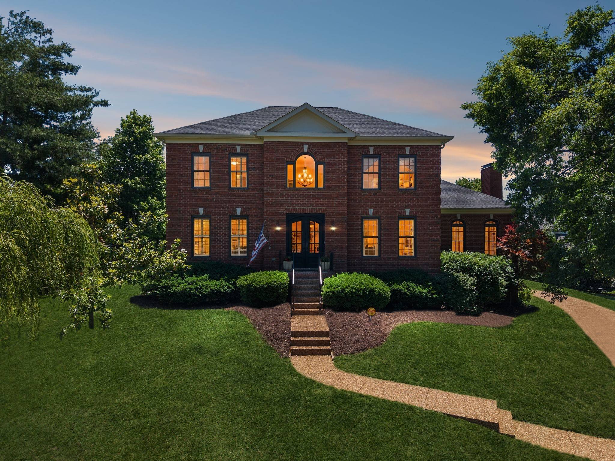 911 Riverbend Rd, Nashville, TN 37221