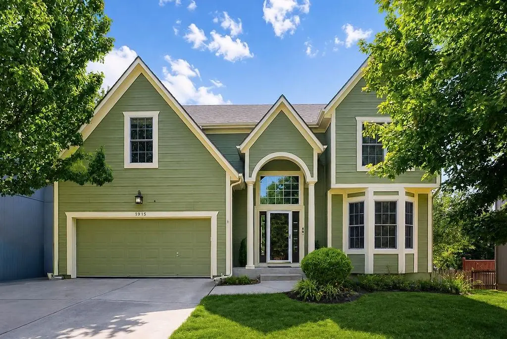 1915 W Ferrel DR, Olathe, KS 66061