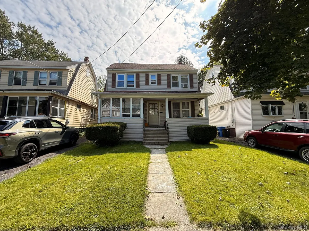 30 Bogart Ter, Colonie, NY 12202