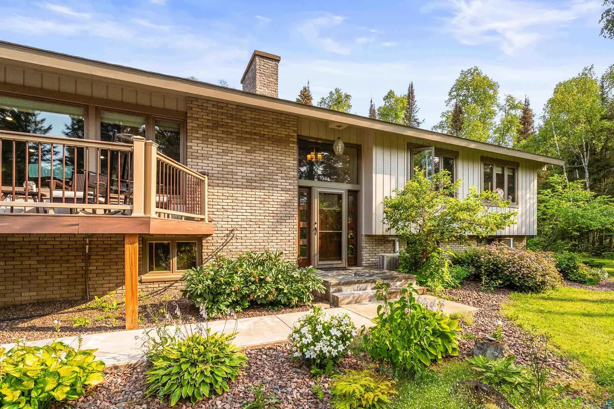 1521 Highway 61 E, Grand Marais, MN 55604