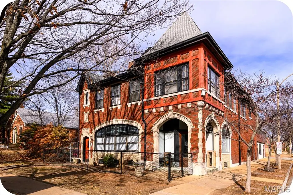 5001 Pernod AVE, St Louis, MO 63139