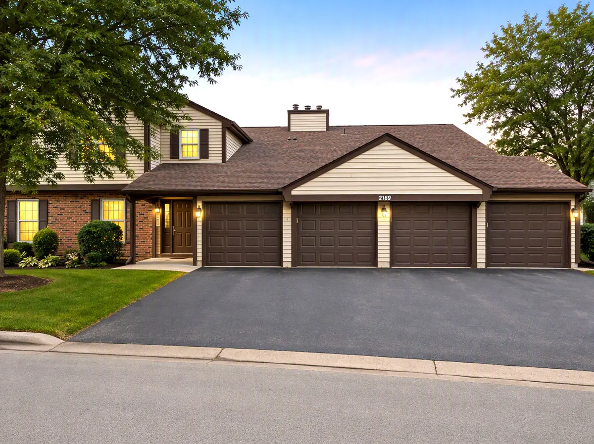 2169 Sunderland CT #201B, Naperville, IL 60565