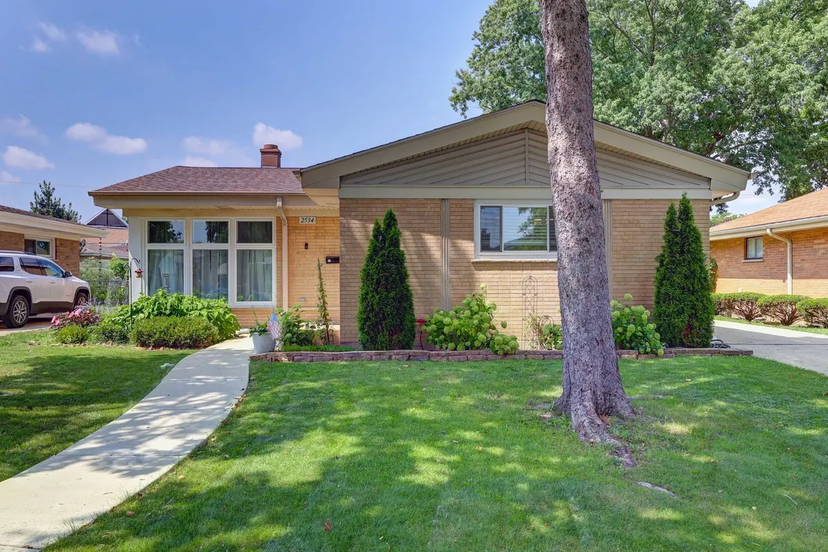 2534 Kensington AVE, Westchester, IL 60154