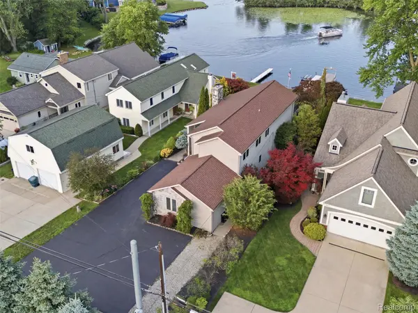 2314 N Duck Lake RD, Highland Charter Township, MI 48356