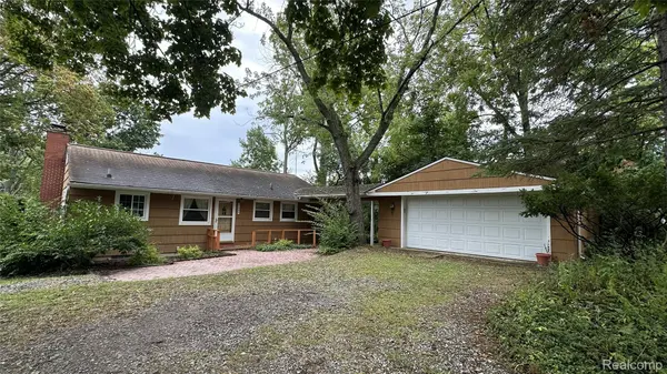 21395 Thorofare RD, Grosse Ile Township, MI 48138