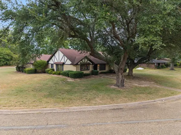 401 Southgate Drive, Mount Pleasant, TX 75455