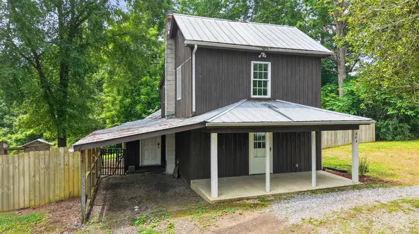 303 Charlotte St, Brookneal, VA 24528