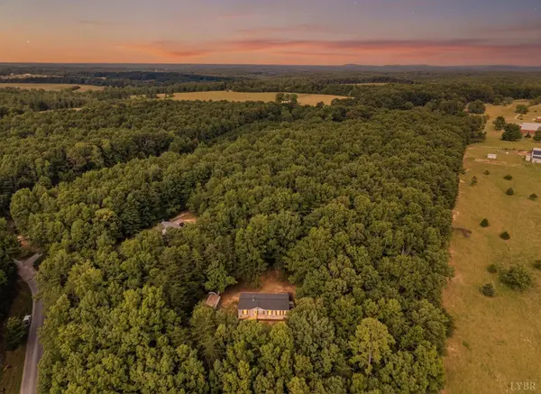 1523 Moccasin Path TRL, Huddleston, VA 24104
