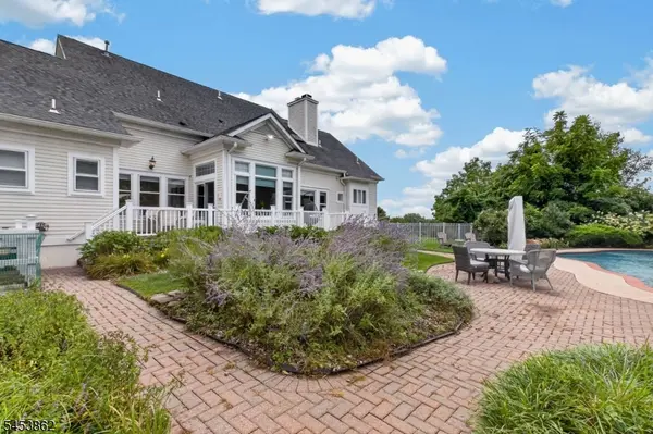 2 Glencree Ln, Clinton Twp., NJ 08833