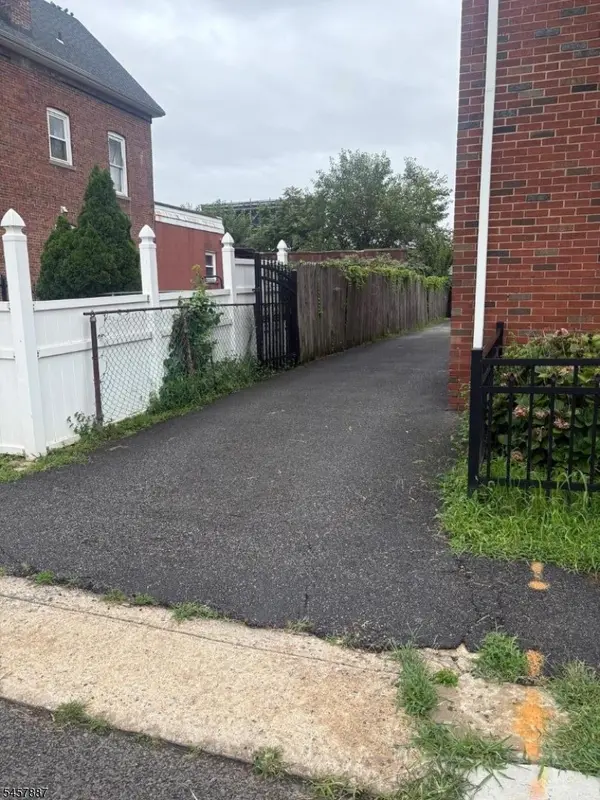 622 Montgomery #2, Elizabeth City, NJ 07202