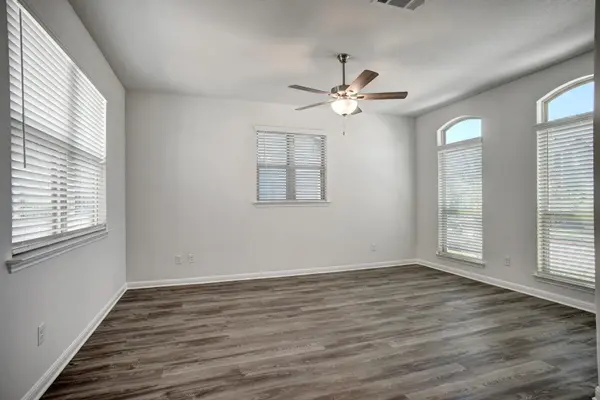 146 Weaver LN, Bastrop, TX 78602