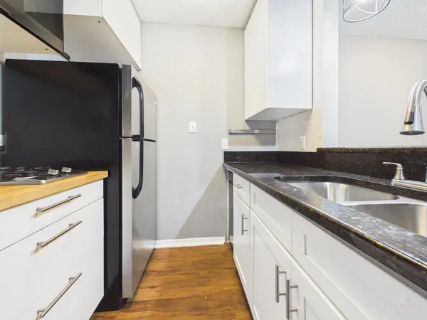 2401 Manor RD #127, Austin, TX 78722
