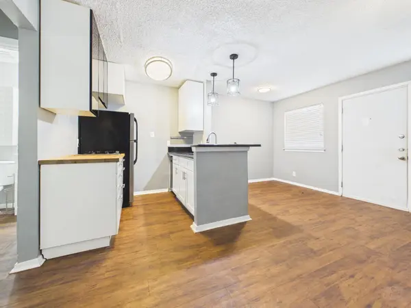 2401 Manor RD #127, Austin, TX 78722