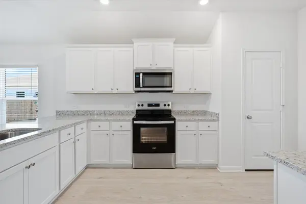 245 W Luna Blue LN, Jarrell, TX 76537