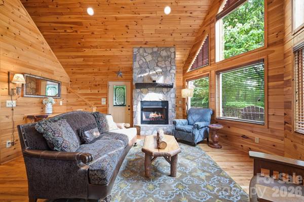 142 Fawn LN, Purlear, NC 28665