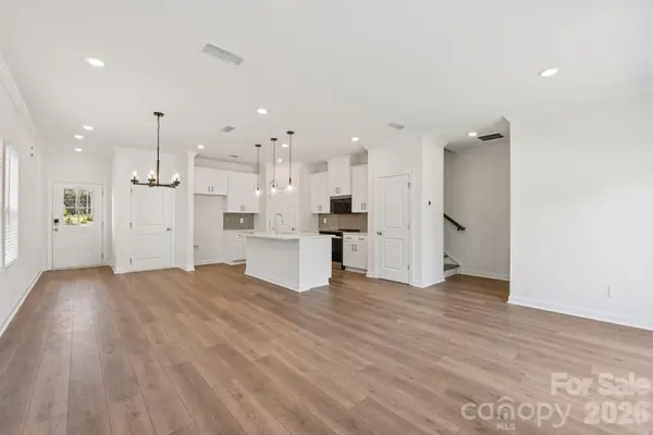 8236 Hidden Springs TRL, Charlotte, NC 28216