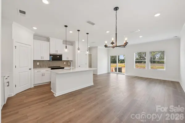 8236 Hidden Springs TRL, Charlotte, NC 28216