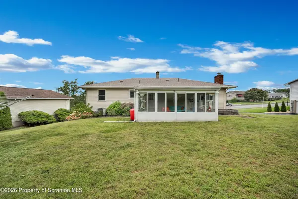 518 Shirley LN, Dunmore, PA 18512
