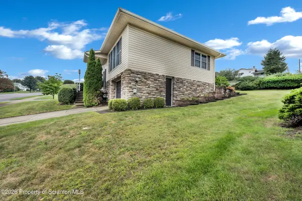 518 Shirley LN, Dunmore, PA 18512