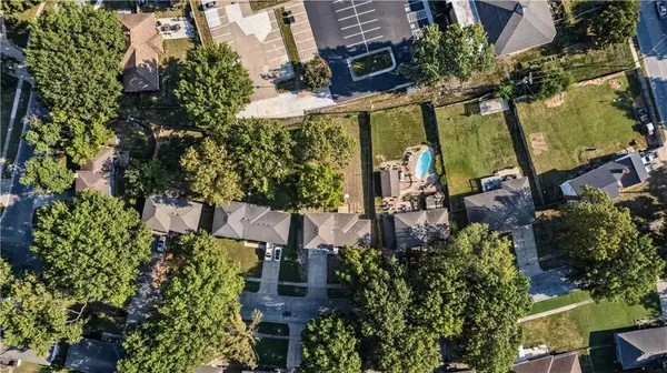 1202 E Ridgeway DR, Olathe, KS 66106