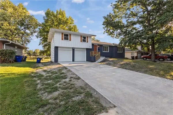 1202 E Ridgeway DR, Olathe, KS 66106