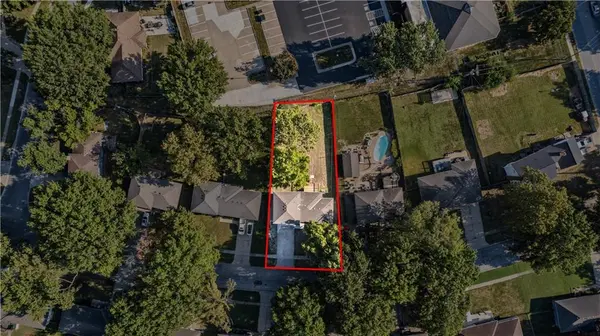 1202 E Ridgeway DR, Olathe, KS 66106