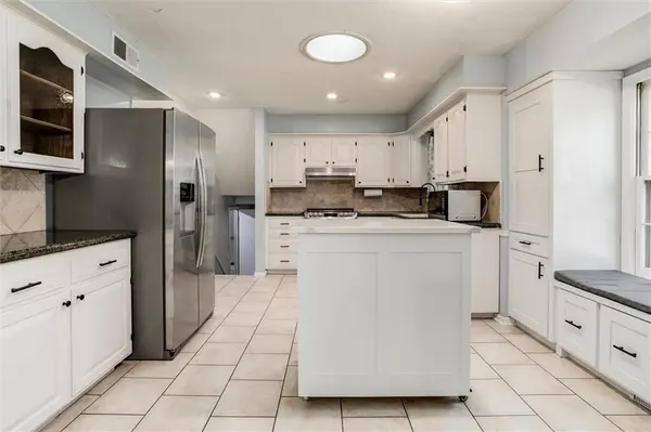 9304 Switzer ST, Overland Park, KS 66214