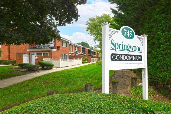 745 Conklin ST #18, Farmingdale, NY 11735
