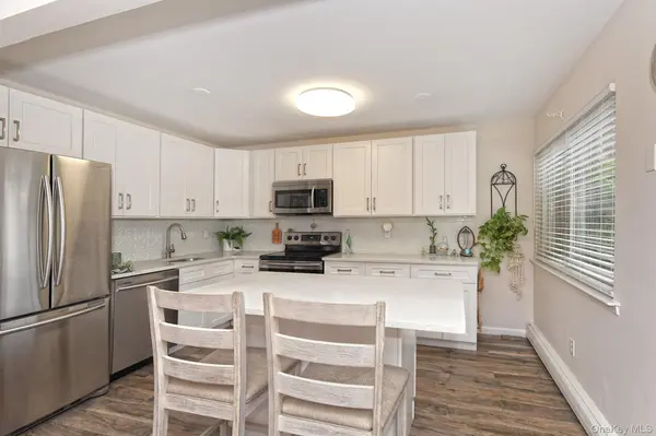 745 Conklin ST #18, Farmingdale, NY 11735