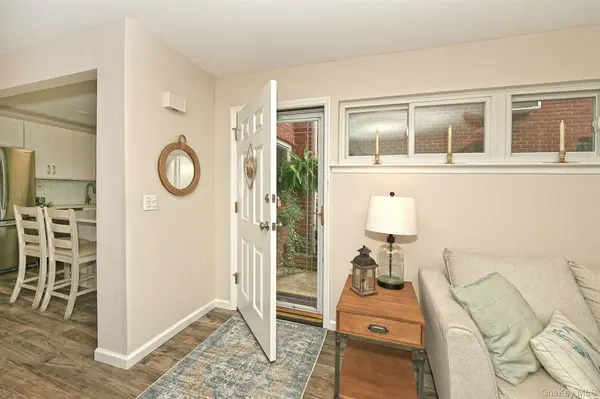 745 Conklin ST #18, Farmingdale, NY 11735