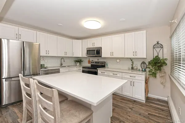 745 Conklin ST #18, Farmingdale, NY 11735