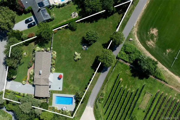 405 Birch LN, Cutchogue, NY 11935